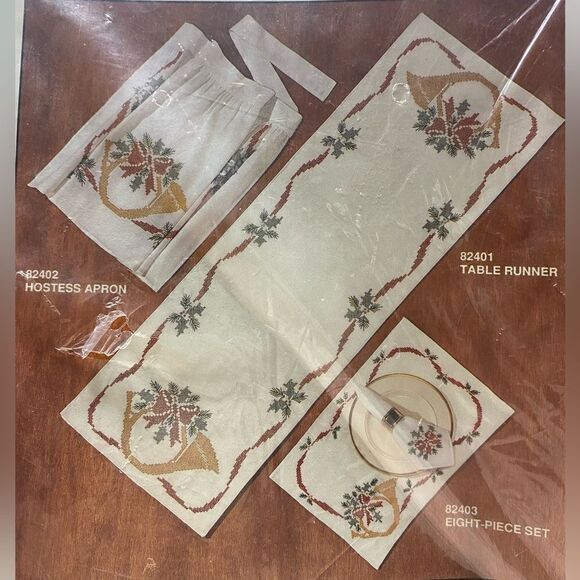 Bucilla Christmas Heirloom Holiday Horn Stamped Cross Stitch TABLE RUNNER 82401 - Picture 2 of 5